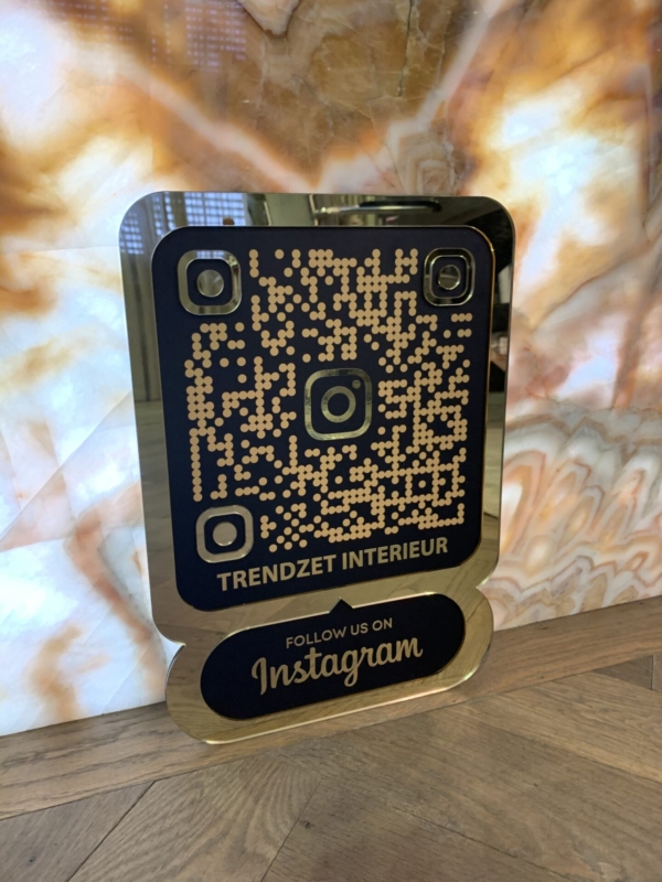 QR Scanner Instagram 3D