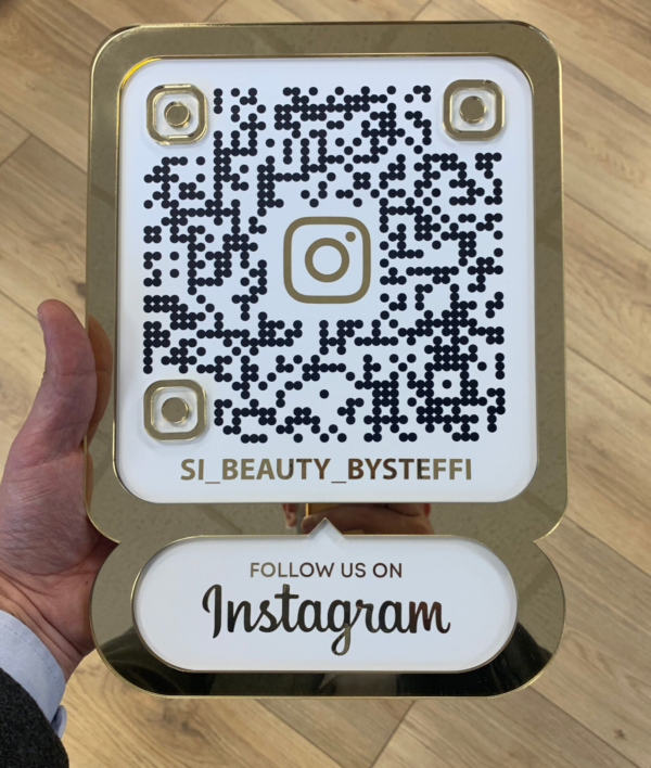 QR Scanner Instagram 3D